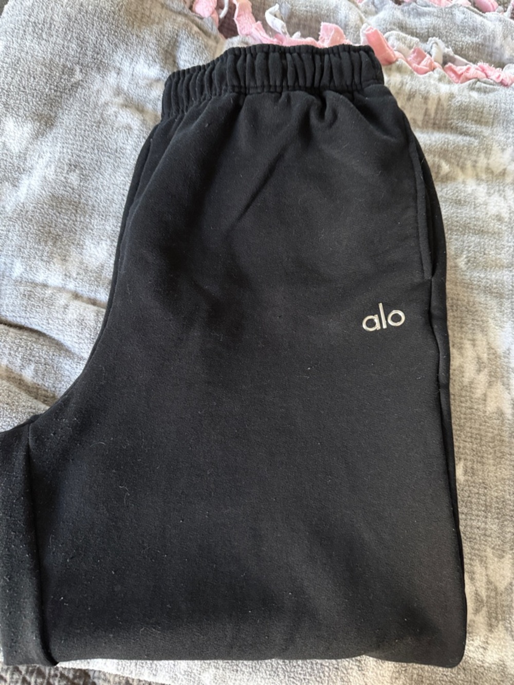 ALO Women’s Accolade Black Jogger Sweatpants with Elastic Waist